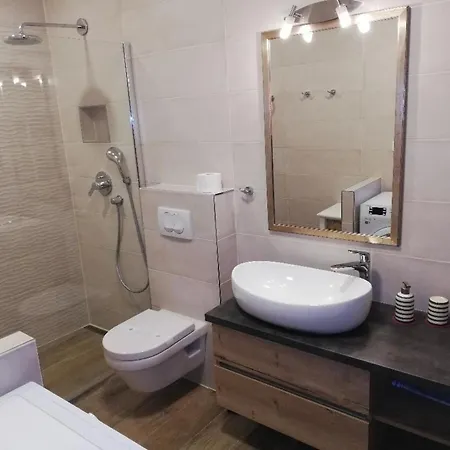 In Mit Whirlpool Und Garten Апартаменты *