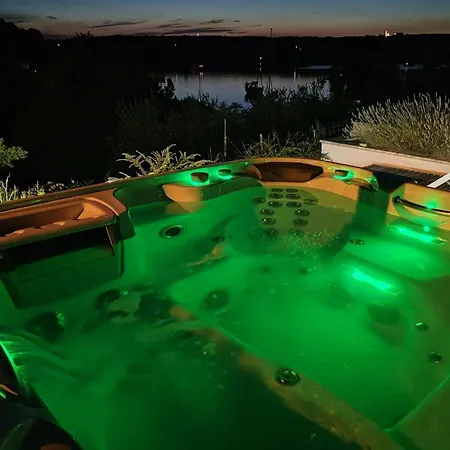 In Mit Whirlpool Und Garten Apartamento *