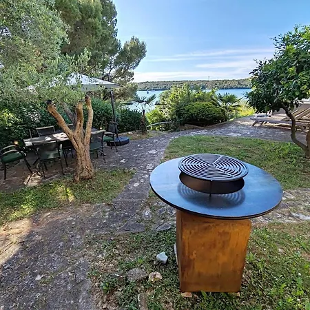 In Mit Whirlpool Und Garten Apartamento Banjole